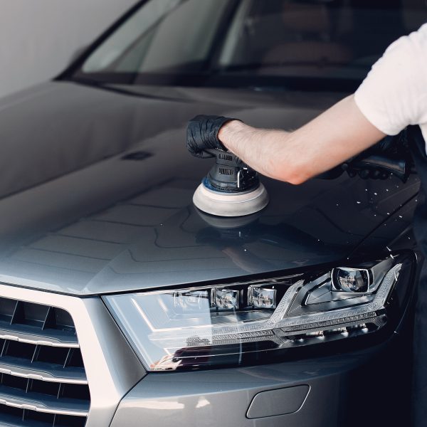 راهنمای کامل پولیش خودرو - چه زمانی به دیتیلینگ خودرو در اصفهان نیاز دارید؟